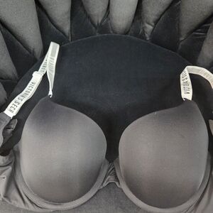 Victoria's Secret Black Molded T-Shirt Bra with Branded Straps